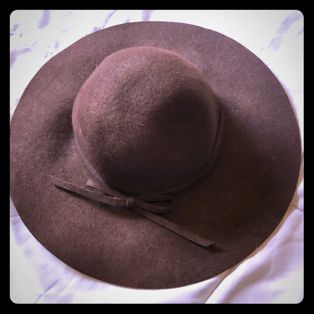 Floppy hat